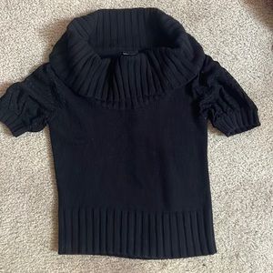 Short sleeve sweater